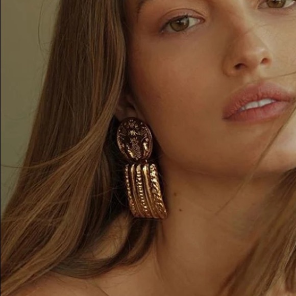 2/$35🖤 Zara Gold Plated Vintage Coin Tribal Drop Earrings D32 - Picture 2 of 7